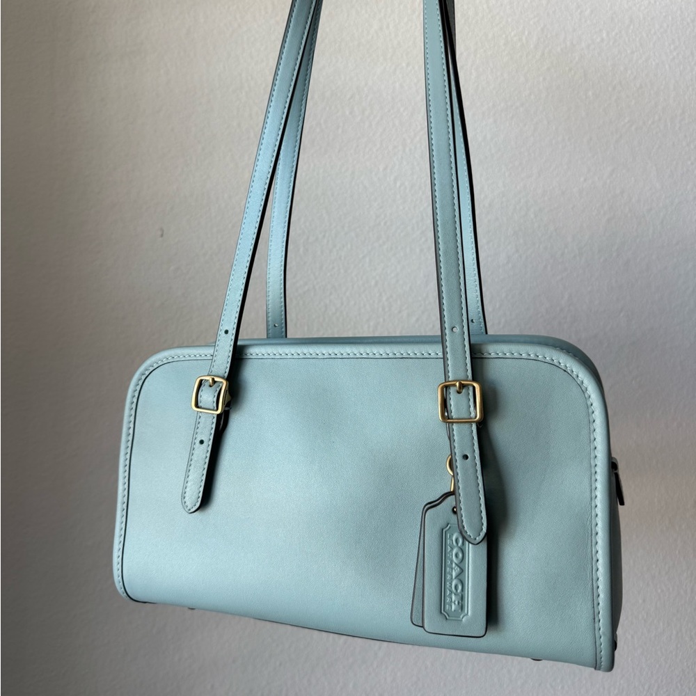 🩵✨Coach Light Blue Full Size Swing Zip✨🩵